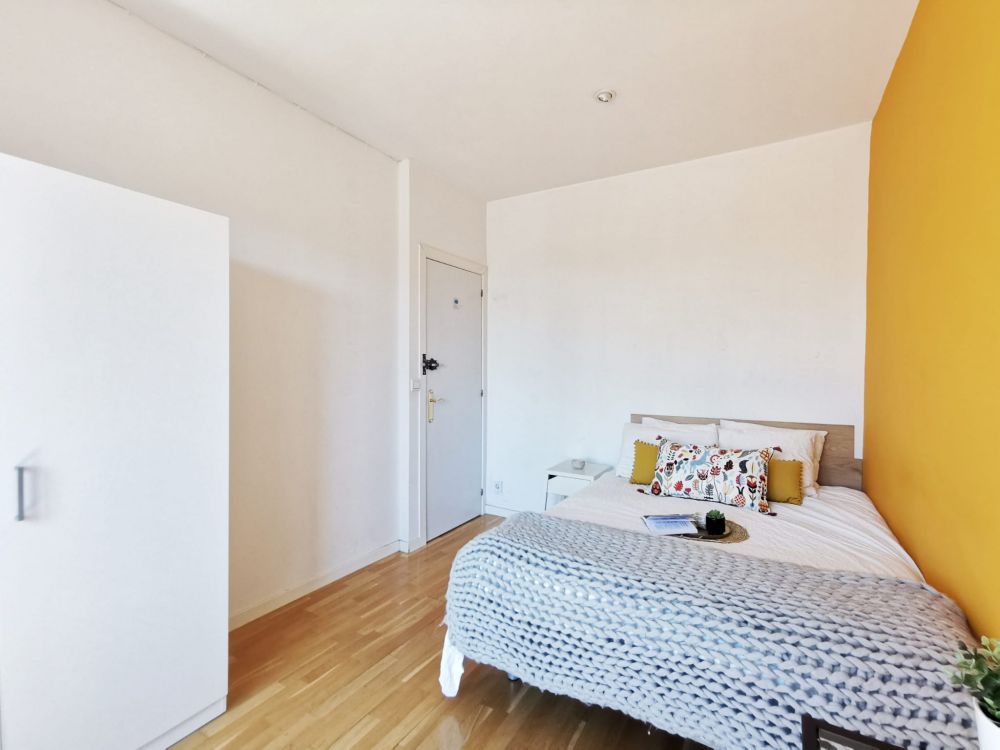 Cozy room in Redondilla Street