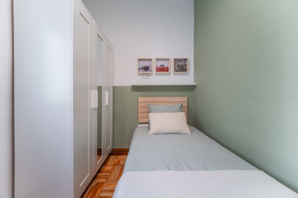 Cozy room in Atocha