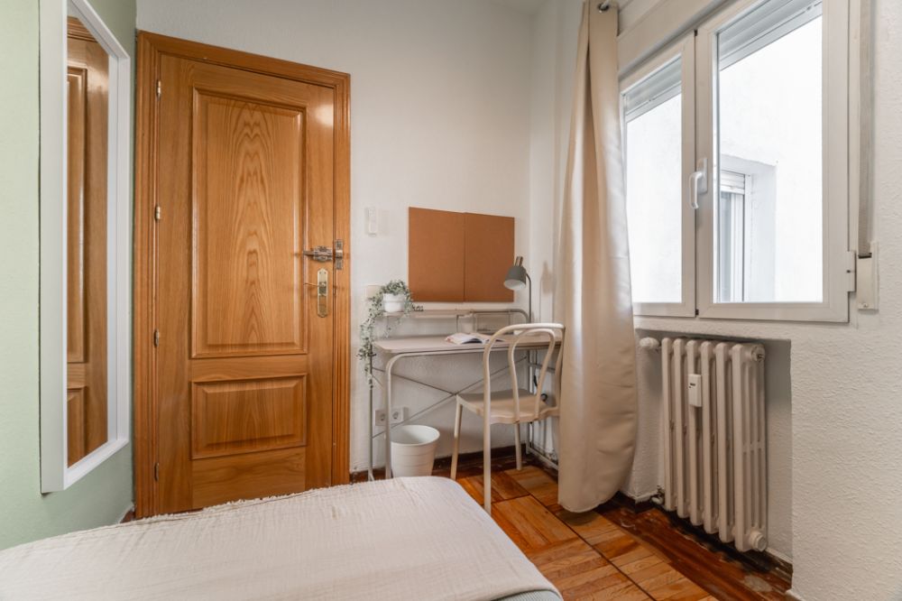 Cozy room in Atocha