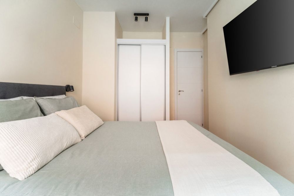 Bright room in Plaza Castilla