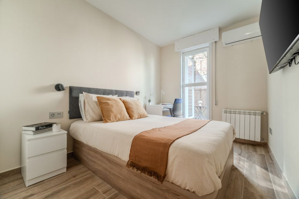 Spacious room with double bed in Tetuán