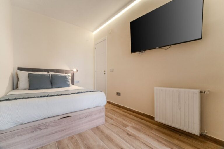 Spacious room with terrace in Plaza Castilla &nbsp;
