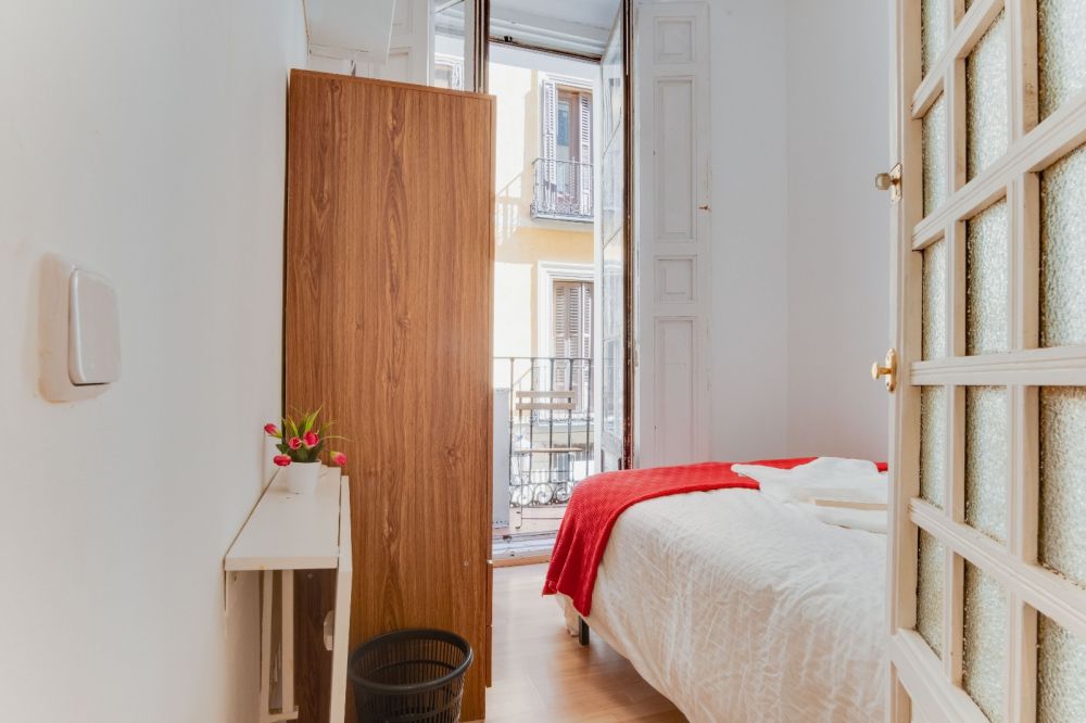 Bright exterior room in Plaza Mayor