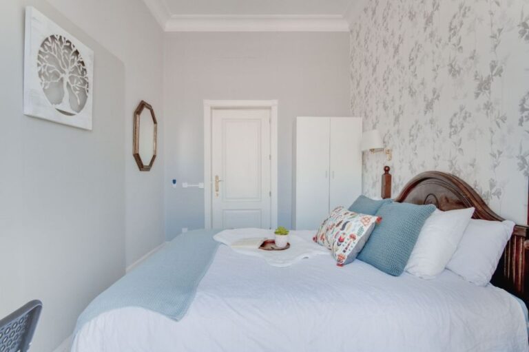 Bright room in Plaza Mayor