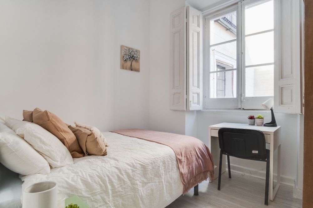 Bright exterior room in Plaza Mayor