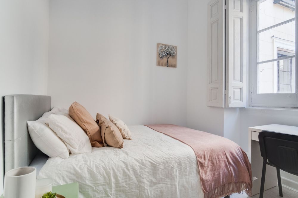 Bright exterior room in Plaza Mayor