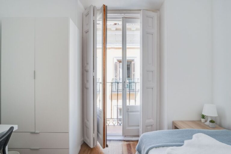 Beautiful room with balcony in Plaza Mayor