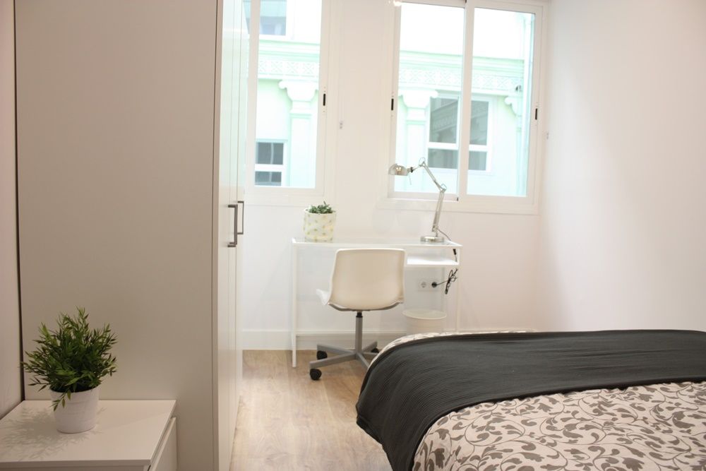 Bright room in Puerta del Sol