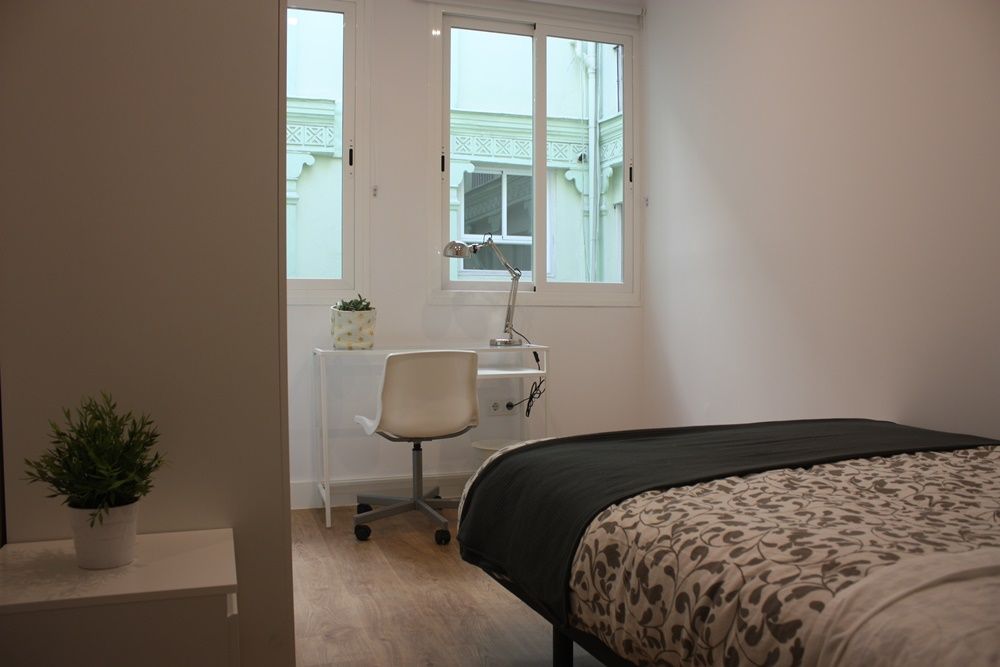 Bright room in Puerta del Sol