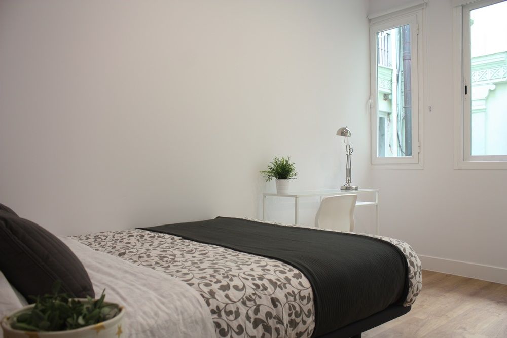 Room with double bed in Puerta del Sol