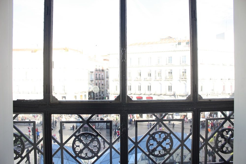 Room with balcony in Puerta del Sol