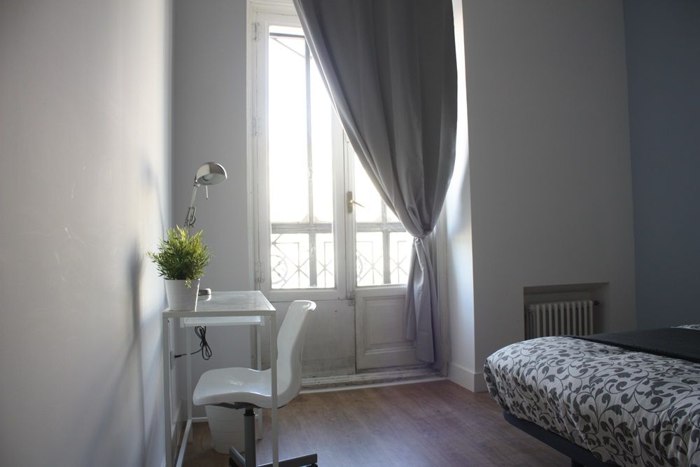 Room with balcony in Puerta del Sol