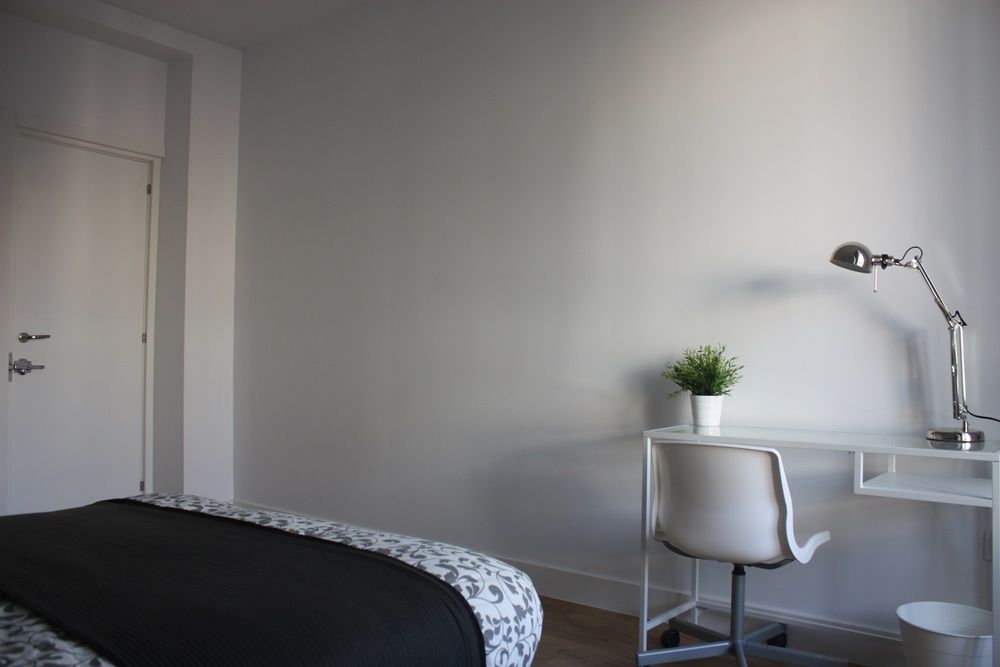 Room with balcony in Puerta del Sol