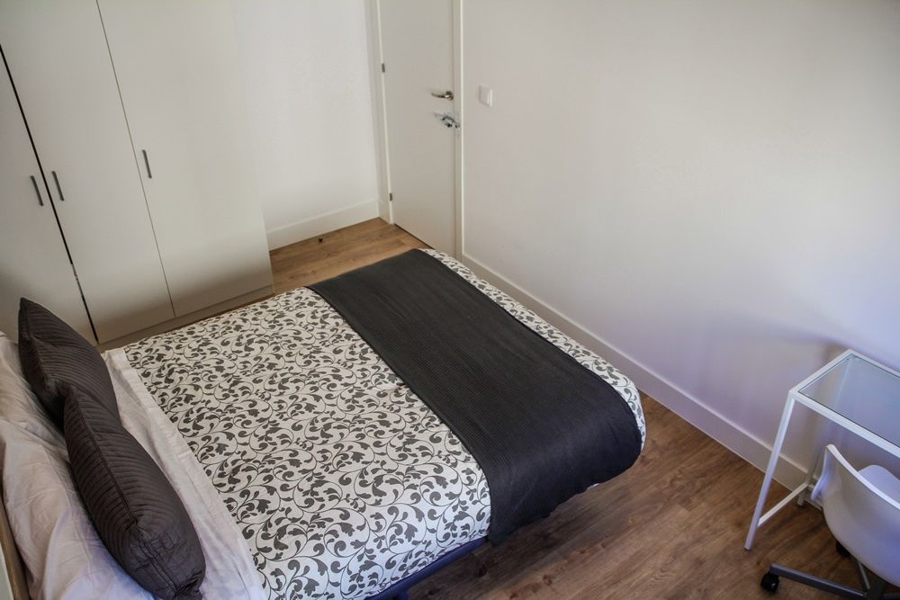 Very spacious room in Sol