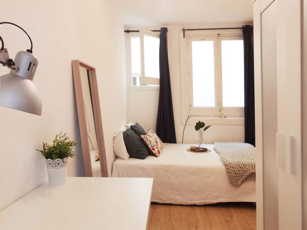 Warm room in Santa Catalina Street