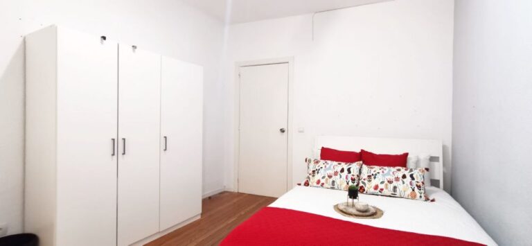 Big room in Santa Catalina Street