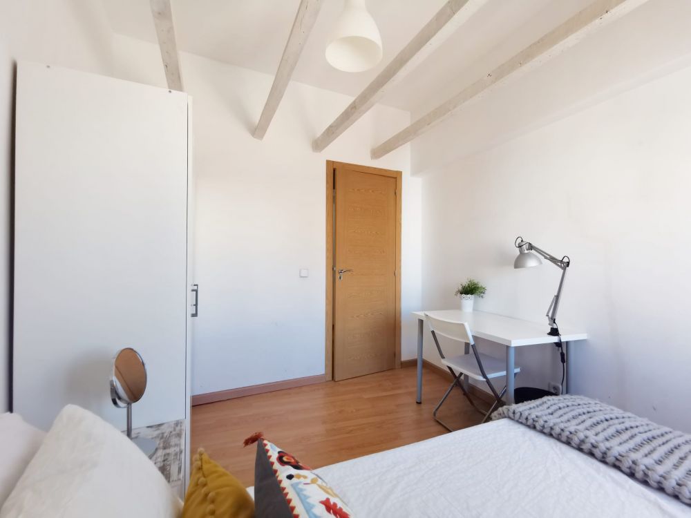 Beautiful individual room in Santa Catalina