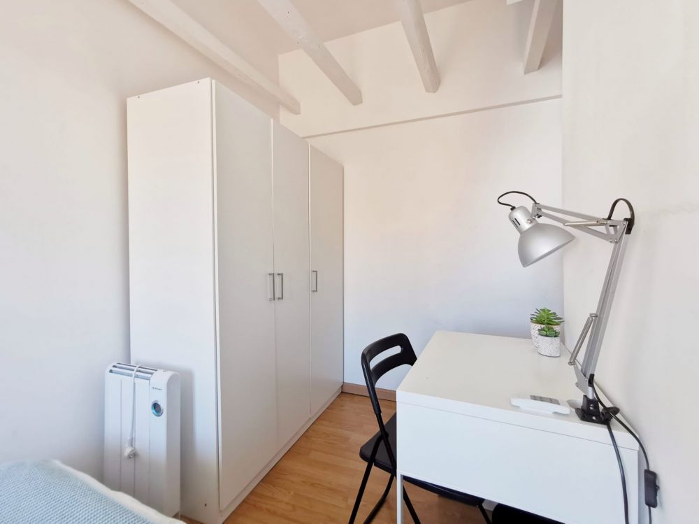 Peaceful room in Madrid