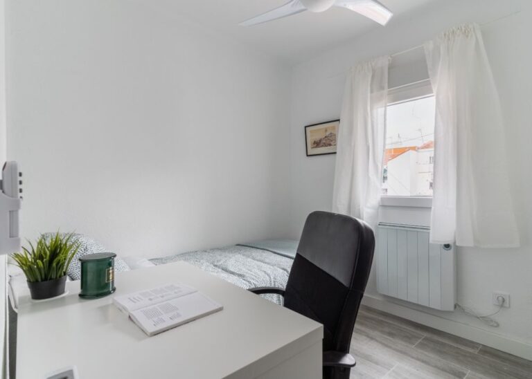 Spacious room in Villaverde