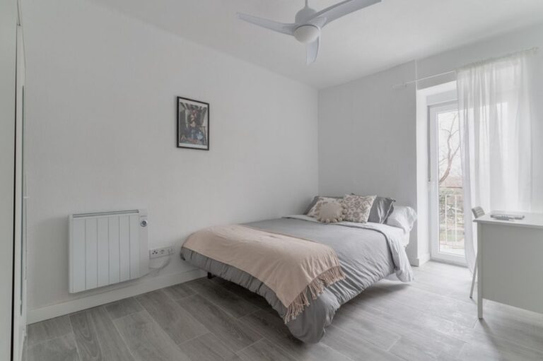 Modern and spacious room in Villaverde