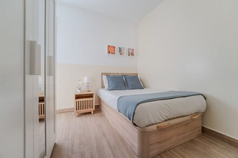 Magnificent room in Puente de Vallecas