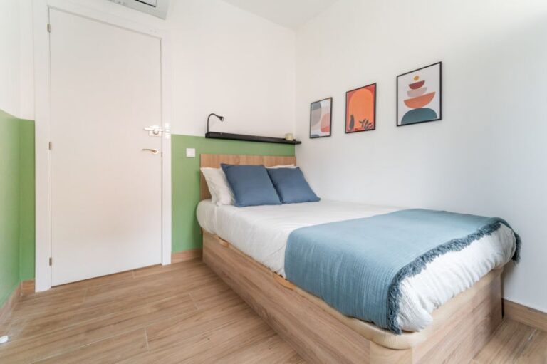 Bright room in Puente de Vallecas