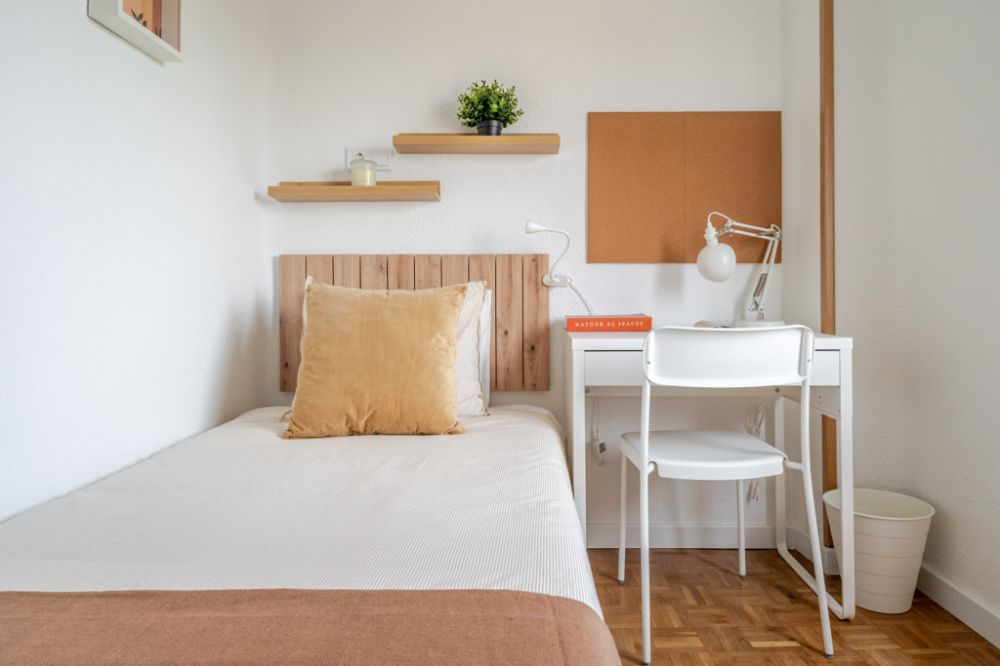 Charming room in Carabanchel