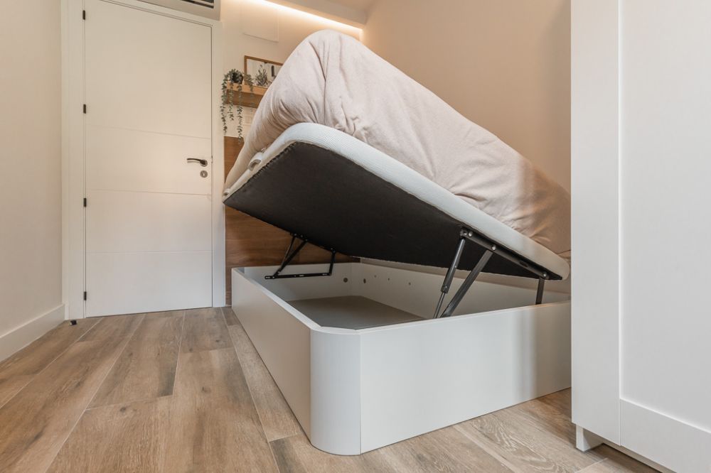 Single room with private bathroom in Madrid Río