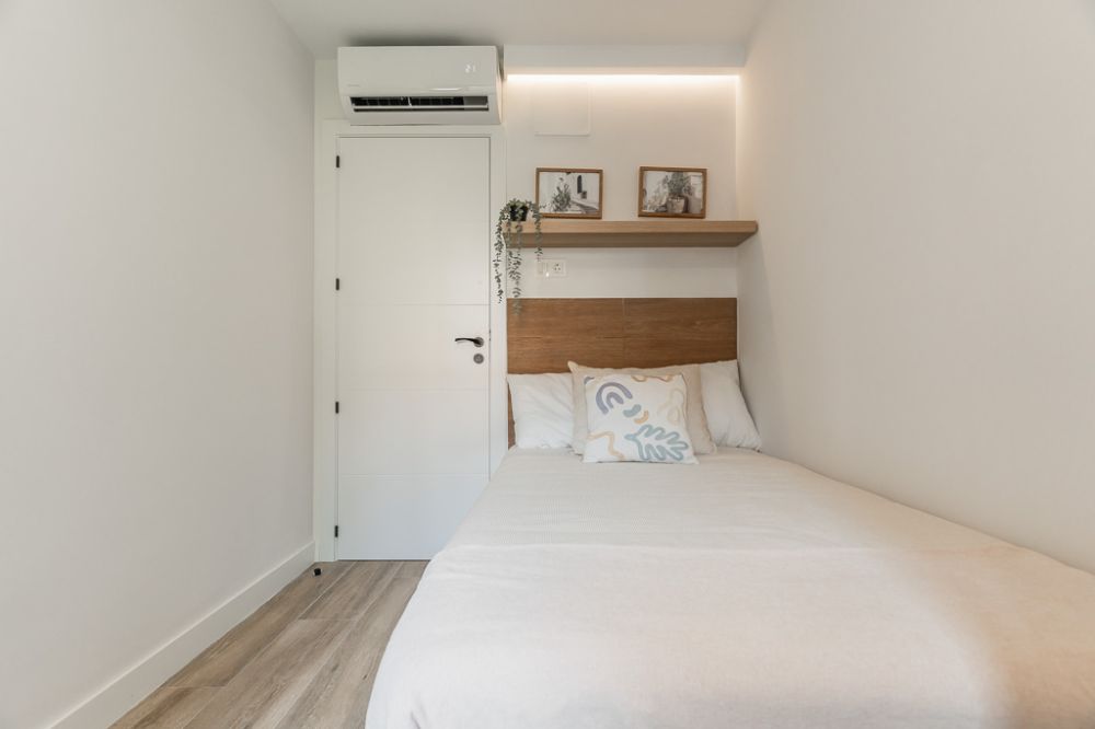 Single room with private bathroom in Madrid Río