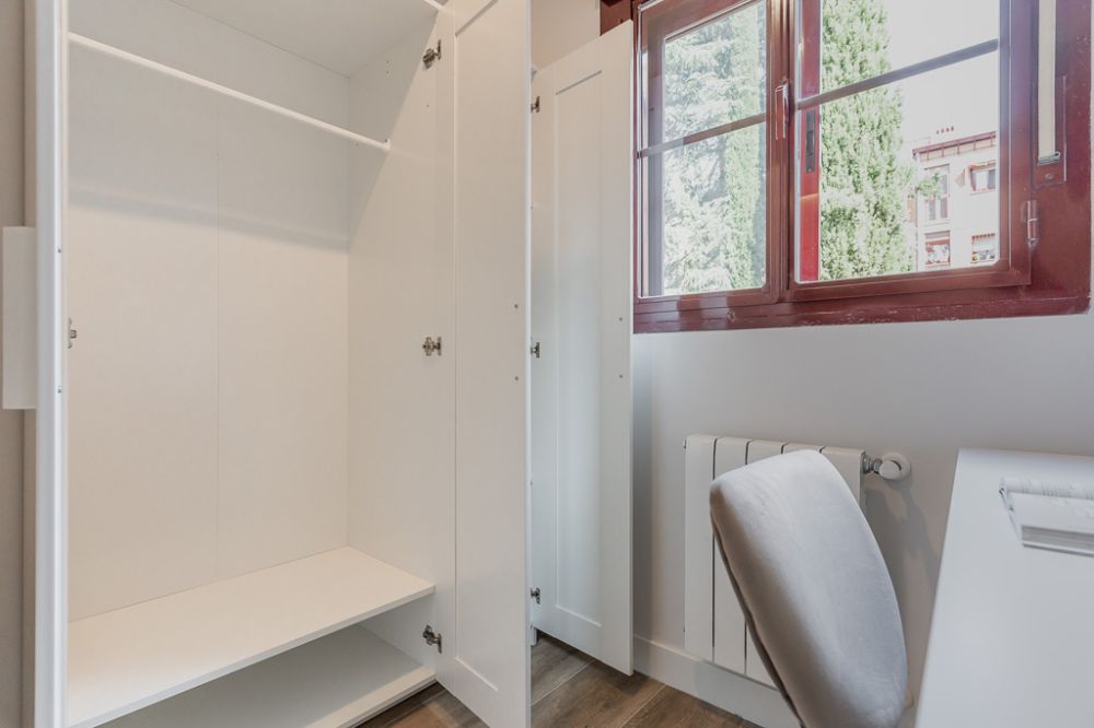 Single room with private bathroom in Madrid Río