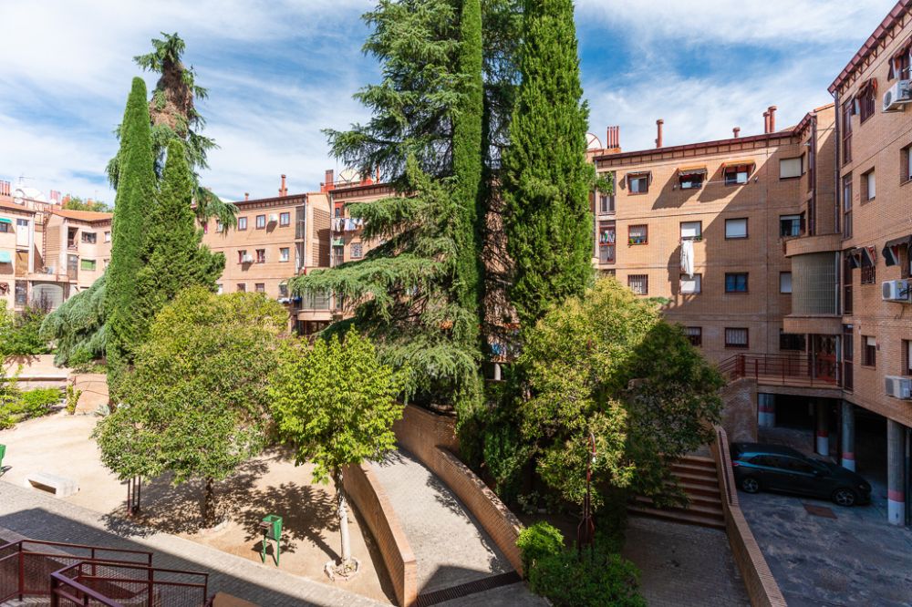 Single room with private bathroom in Madrid Río