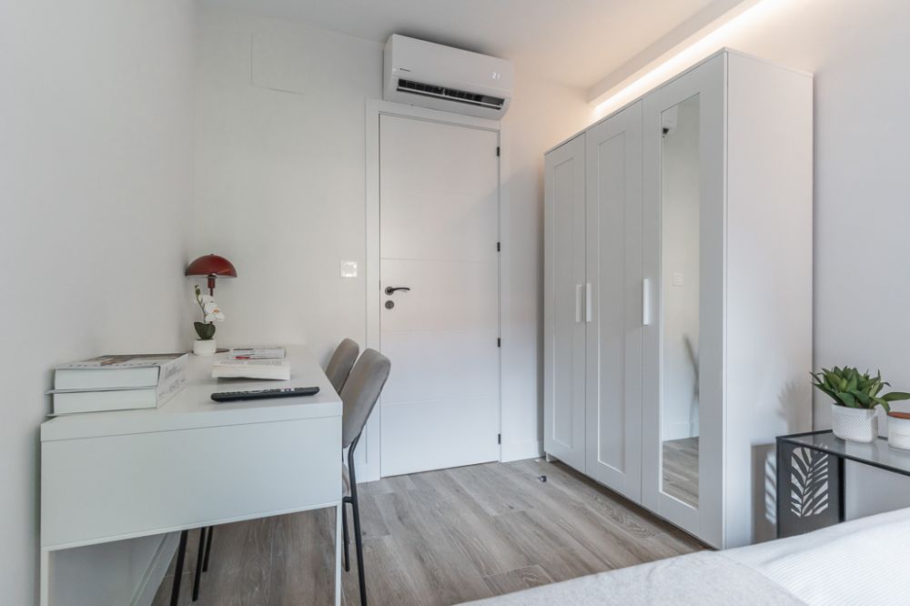 Double room with private bathroom in Carabanchel