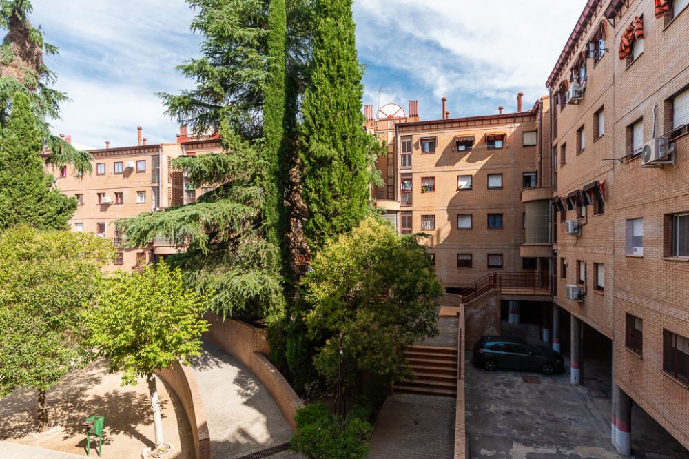 Double room with private bathroom in Carabanchel