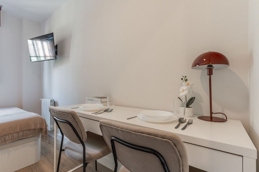 Double room with private bathroom in Carabanchel