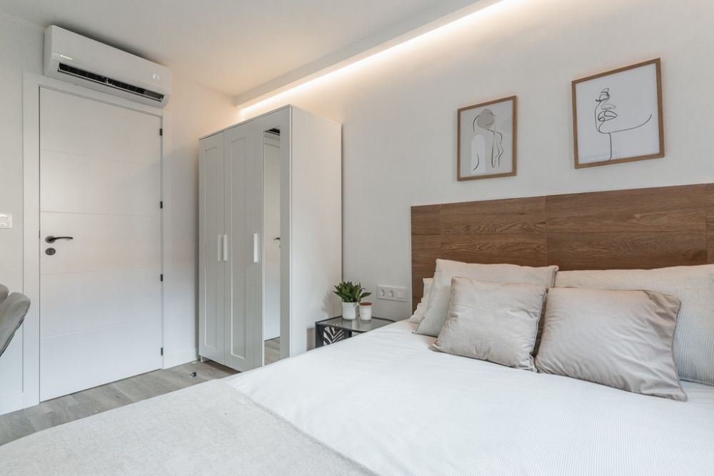 Double room with private bathroom in Carabanchel