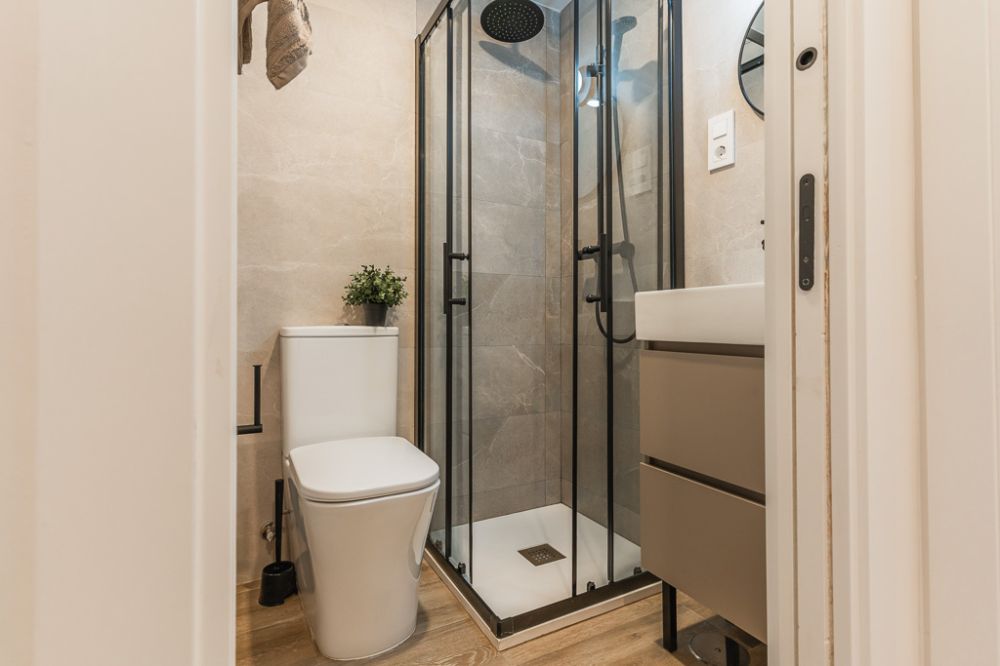 Double room with private bathroom in Carabanchel