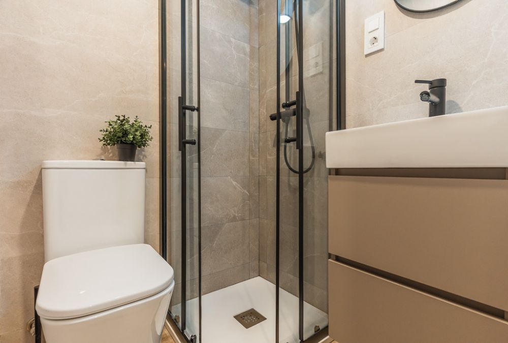 Double room with private bathroom in Carabanchel