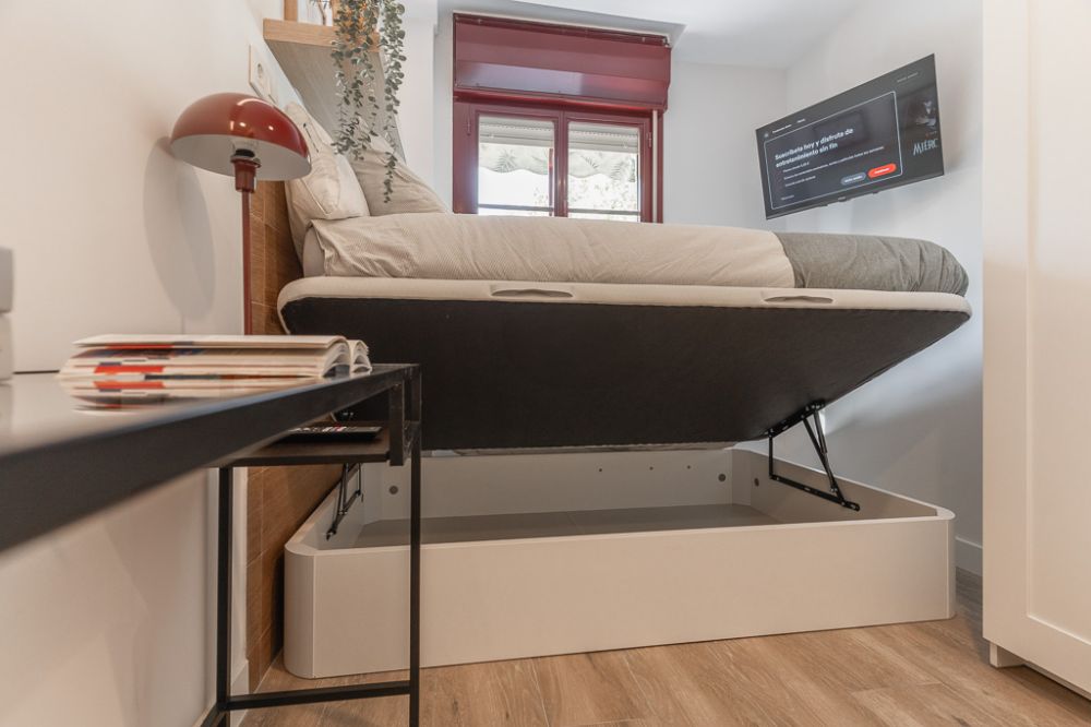 Room with private bathroom and air conditioning in Carabanchel