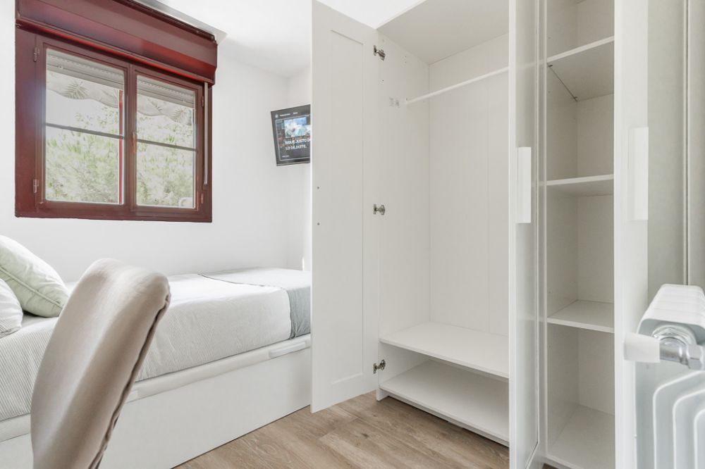 Room with private bathroom and air conditioning in Carabanchel
