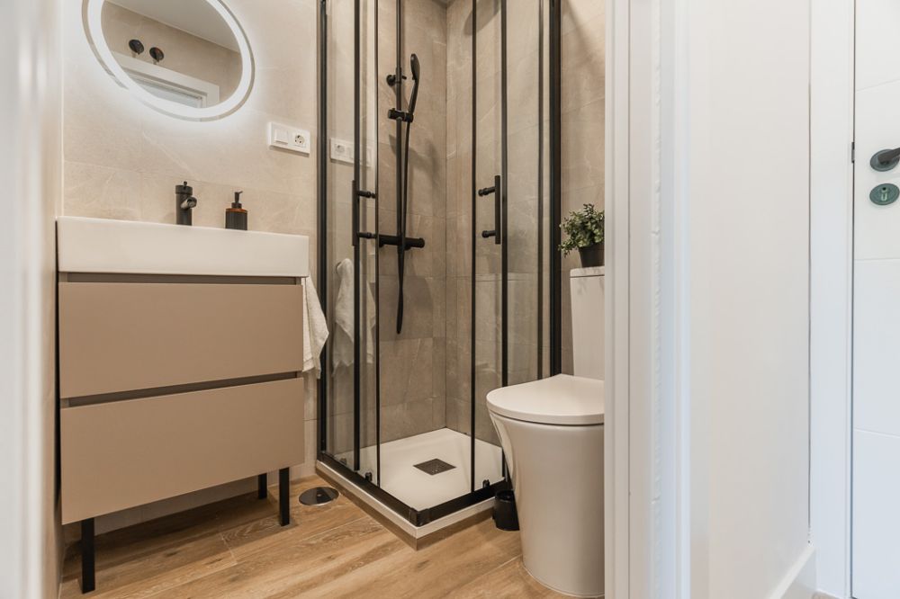 Room with private bathroom and air conditioning in Carabanchel
