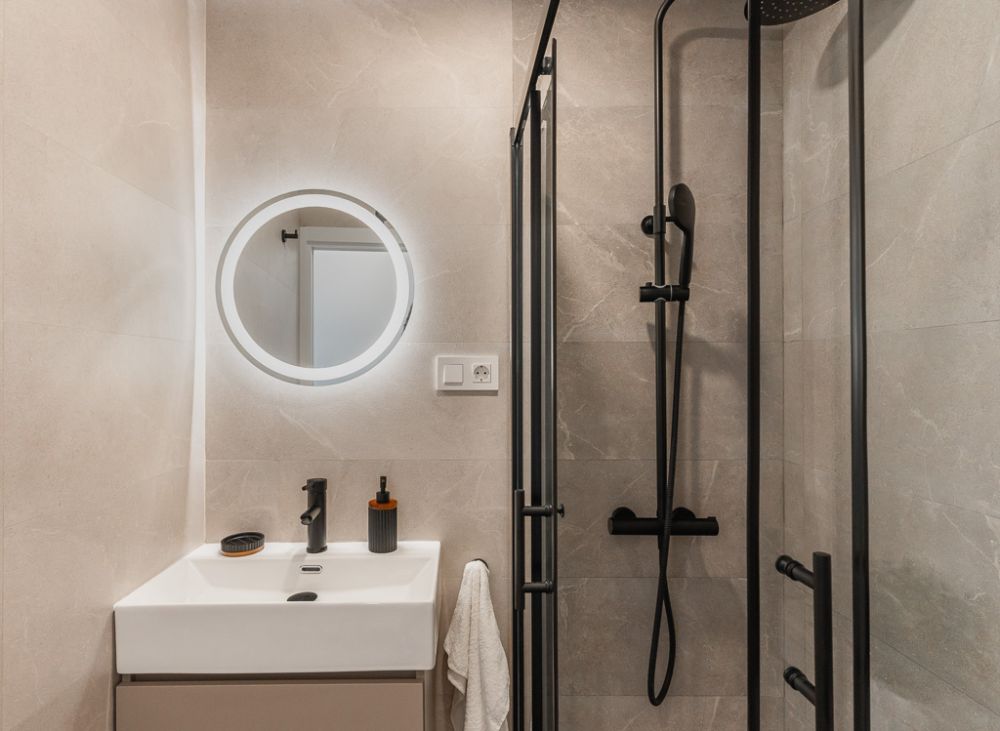 Room with private bathroom and air conditioning in Carabanchel