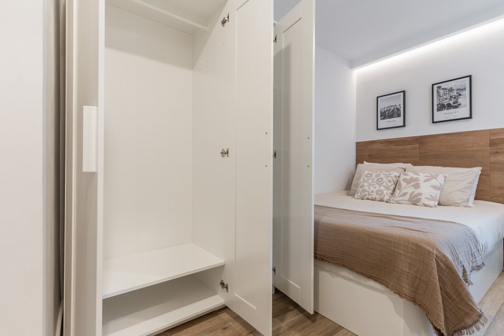 Spacious en-suite room in Madrid Río with air conditioning