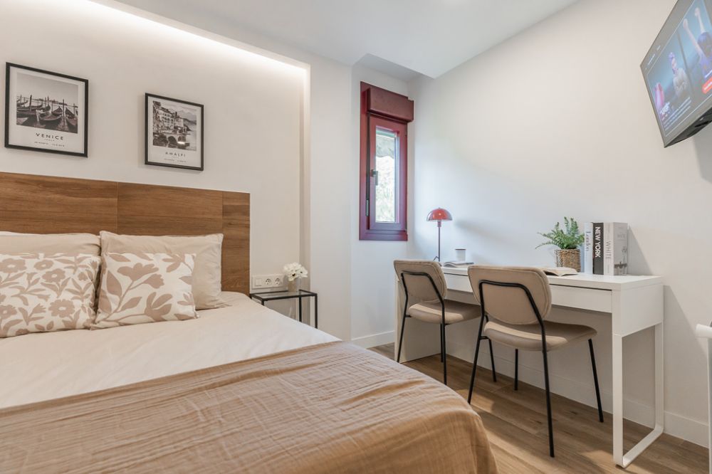 Spacious en-suite room in Madrid Río with air conditioning