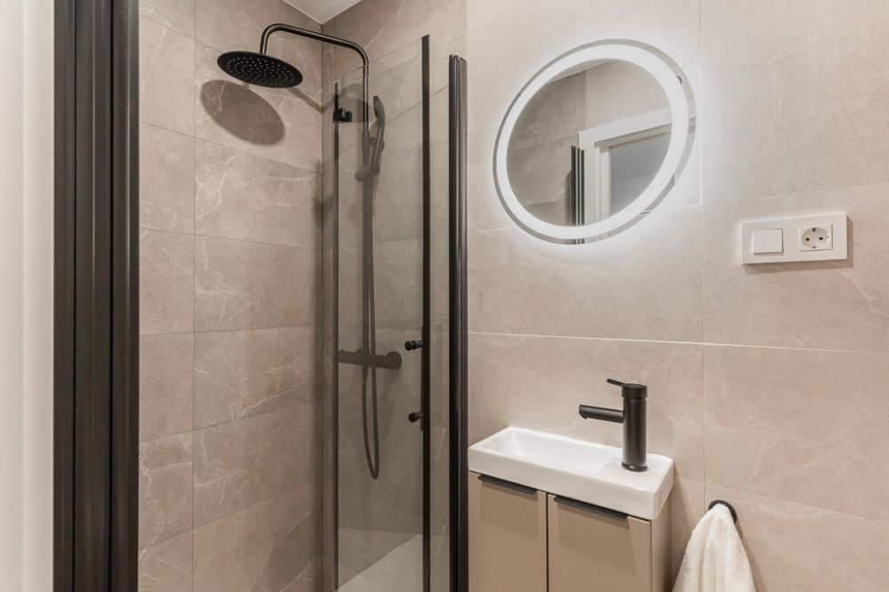 Spacious en-suite room in Madrid Río with air conditioning
