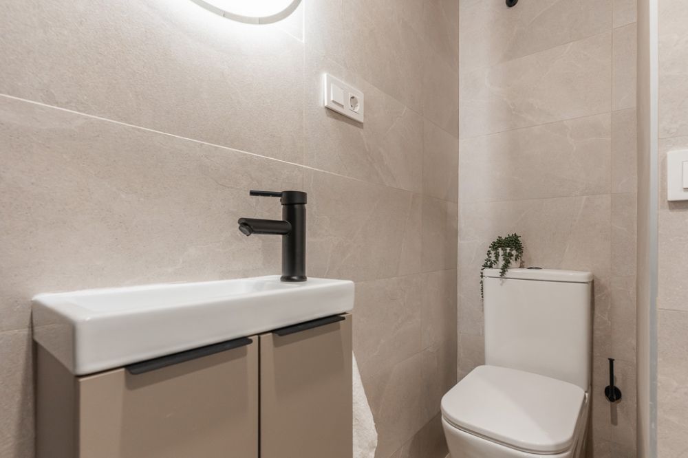 Spacious en-suite room in Madrid Río with air conditioning
