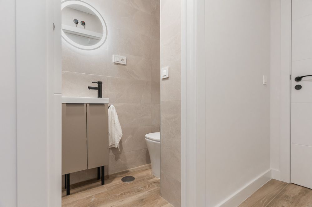 Spacious en-suite room in Madrid Río with air conditioning