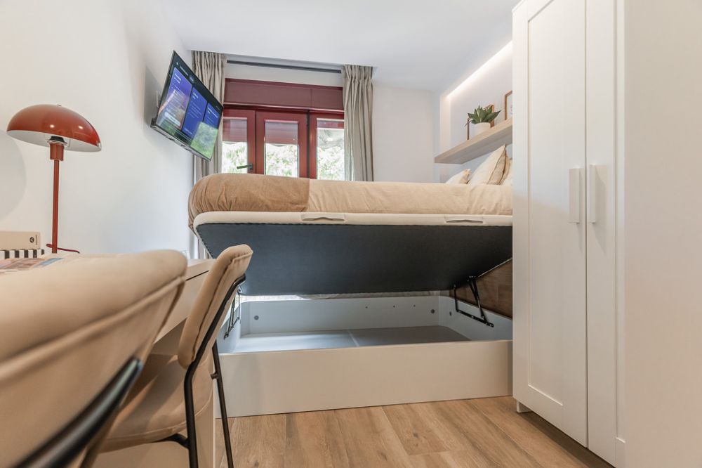 Private room with bathroom in Urgel