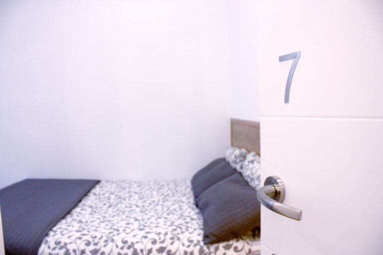 Nice room in Valenzuela Street