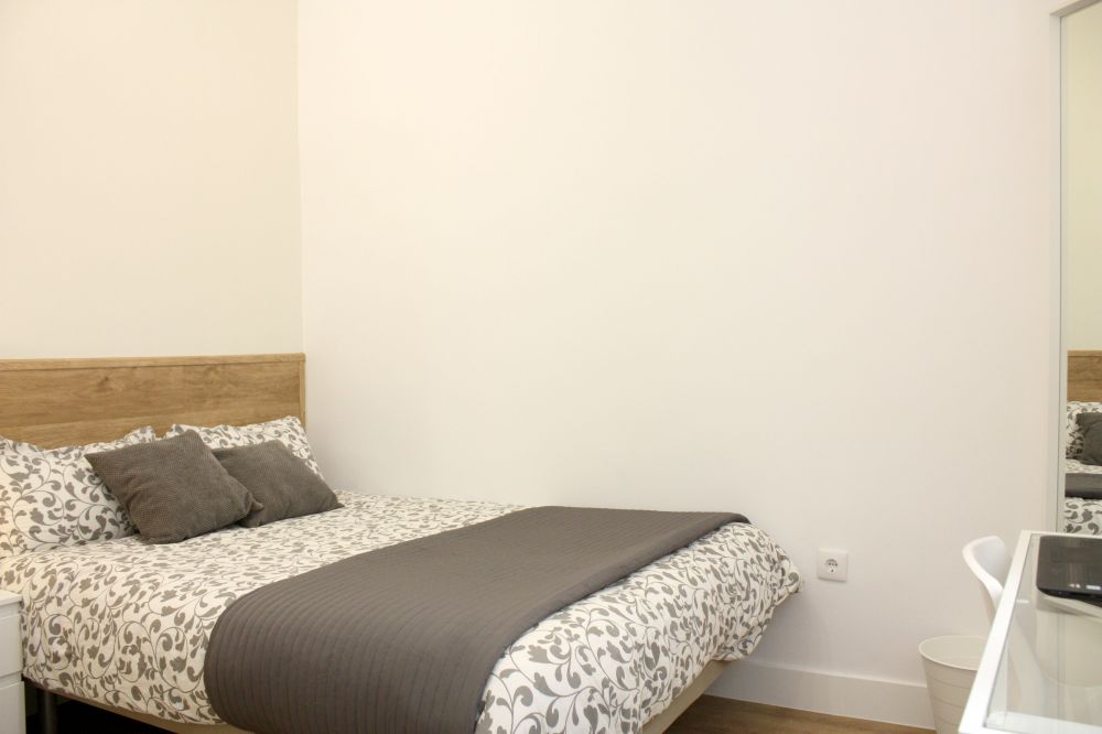 Double room in Madrid, in Valenzuela Street