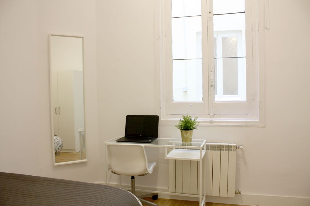 Double room in Madrid, in Valenzuela Street